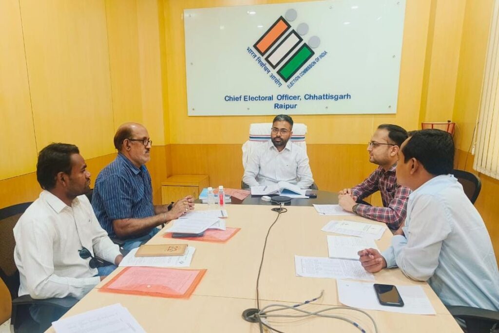 रायपुर : लोकसभा निर्वाचन-2024 : सेवा मतदाताओं से प्राप्त डाक मतपत्रों के वितरण हेतु नोडल अधिकारी करें नियुक्त : अतिरिक्त मुख्य निर्वाचन पदाधिकारी…