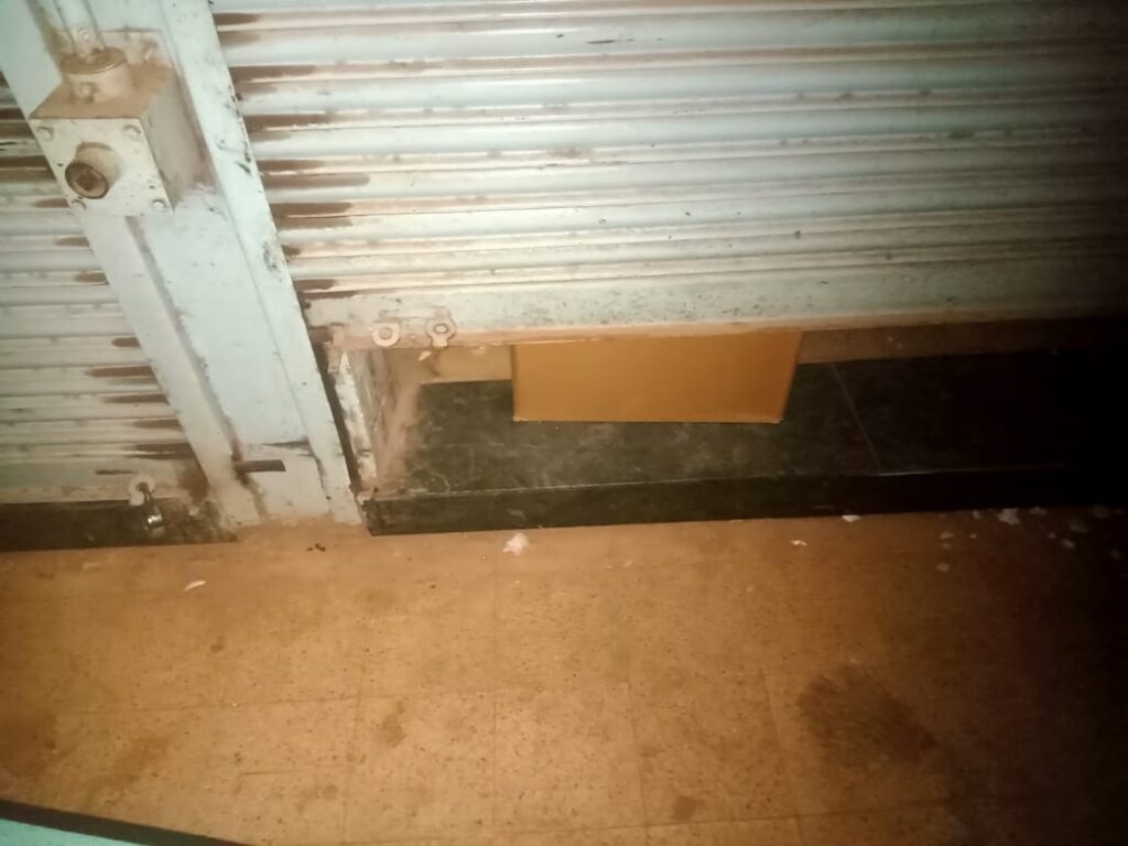 थाना प्रभारी के घर से 500 मीटर दूरी पर चोरी: खरोरा में 3 दुकानों से लाखों रुपए पार, चोरी करने साइकिल में आया चोर…