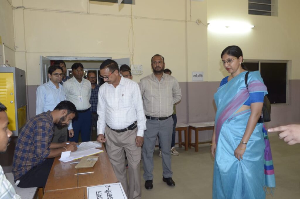 रायपुर : लोकसभा निर्वाचन 2024 : मुख्य निर्वाचन पदाधिकारी श्रीमती रीना बाबासाहेब कंगाले ने मतदान दलों के प्रशिक्षण का लिया जायजा…