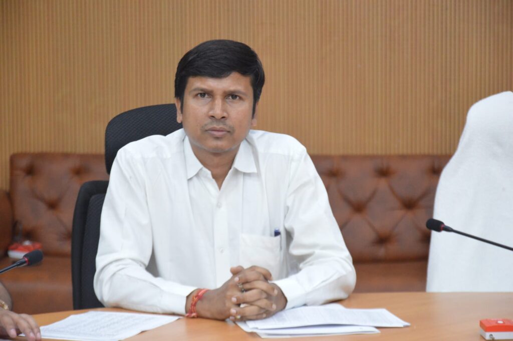 कोरबा जिले में होम वोटिंग 27 व 28 अप्रैल को, कोरबा व रामपुर विधानसभा के अनुपस्थित श्रेणी के मतदाताओं का कराया जाएगा मतदान…