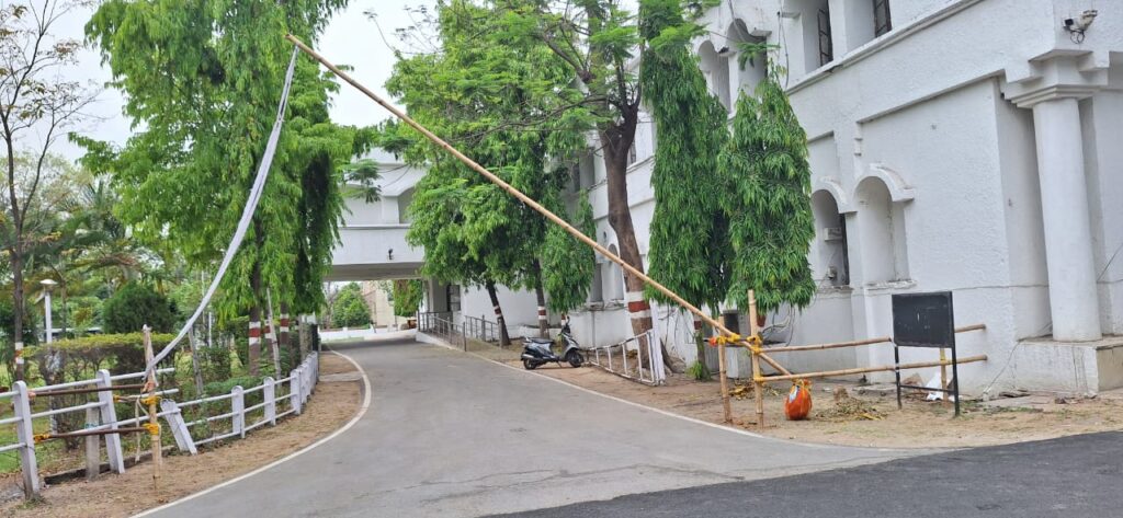 कलेक्टोरेट में प्रवेश के लिए रूट निर्धारित, नामांकन हेतु कक्ष तैयार