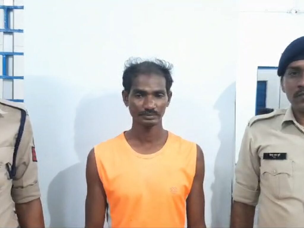 छत्तीसगढ़ में जीजा ने साले को कुल्हाड़ी से काट डाला: खाने को लेकर पति-पत्नी के बीच हो रही थी लड़ाई; बीच-बचाव करने पर किया वार…