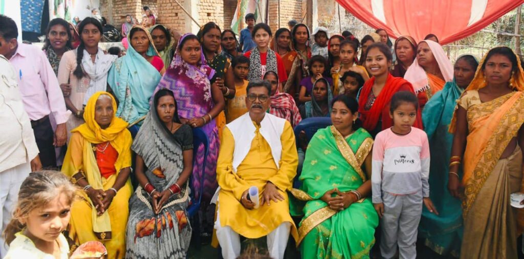 बाहरी आदमी का नहीं, अपने सगा-संगी का भरोसा करें : डॉ. महंत
