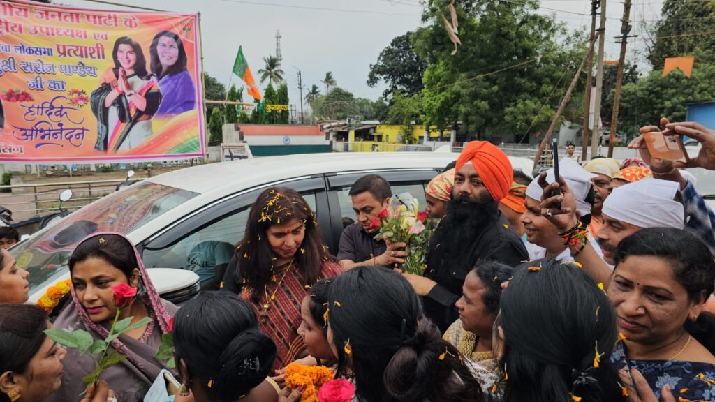 कुसमुंडा गुरुदारा पहुंची सरोज पांडेय, माथा टेक लिया जीत का आशीर्वाद, सिख समुदाय के साथ सैकड़ों भाजपा कार्यकर्ता व गणमान्य जन रहे उपस्थित…