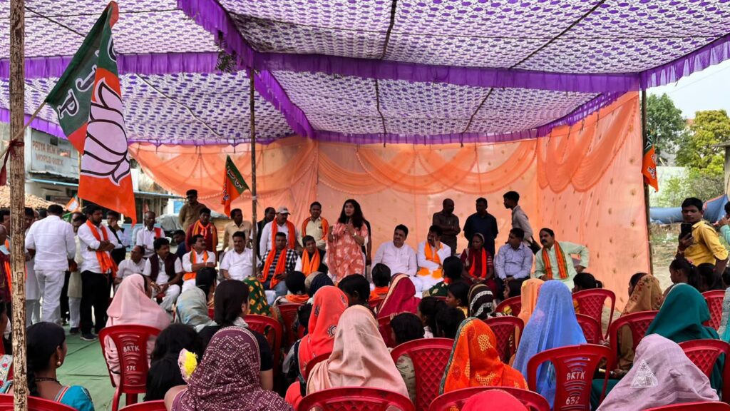 सरोज पांडेय ने नुक्कड़ सभाओं को किया संबोधित, तीसरी बार मोदी को ही बनाएंगे PM