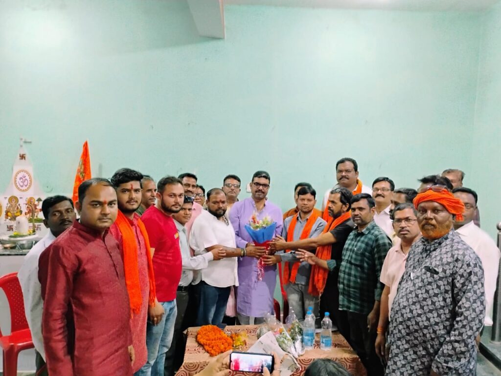 विकास महतो ने बूथ पर यूथ को किया मजबूत, सांसद प्रत्याशी सरोज दीदी को जीताने कार्यकर्ता हुए एकजुट…