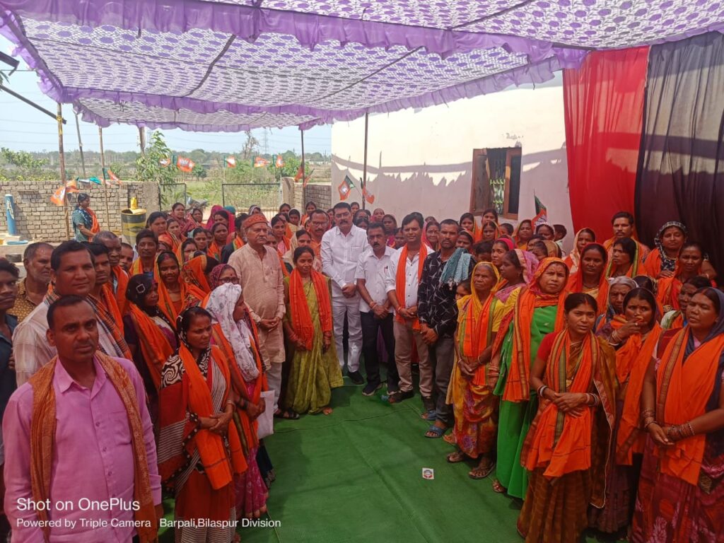 गोपाल और धनेश्वरी के नेतृत्व में दो सौ लोगों ने किया भाजपा प्रवेश…