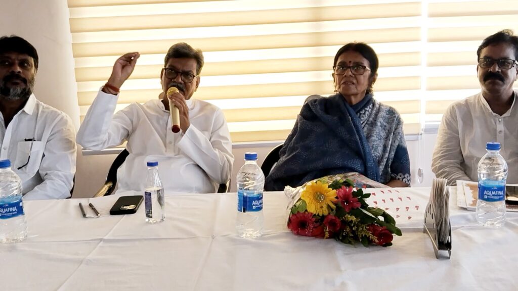 सार्वजनिक उद्योगों को निजी हाथों में जाने से बचाना होगा, कांग्रेस को मजबूत करें : डॉ. महंत