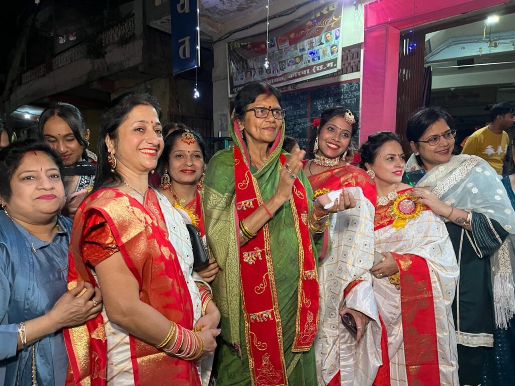 सांसद ने लिया भगवान झूलेलाल का आशीर्वाद, समारोह में शामिल हुईं..
