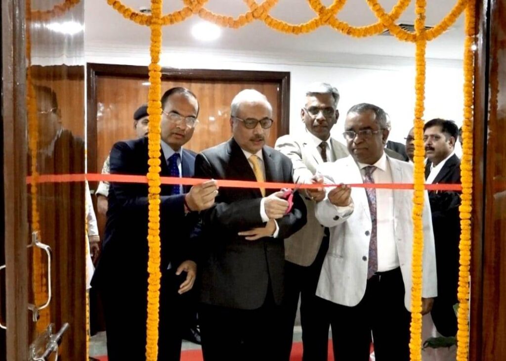 रायपुर : मुख्य न्यायाधीश श्री रमेश सिन्हा द्वारा उच्च न्यायालय भवन में आर्काइव/म्यूजियम कक्ष का उद्घाटन