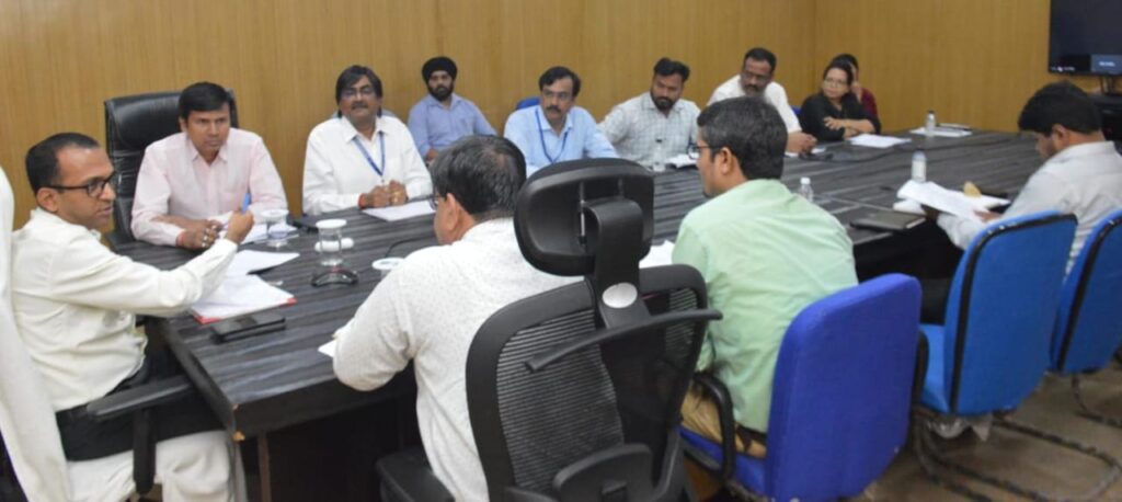 पीएमजी पोर्टल में दर्ज प्रकरणों का समय पर निराकरण सुनिश्चित करें: कलेक्टर