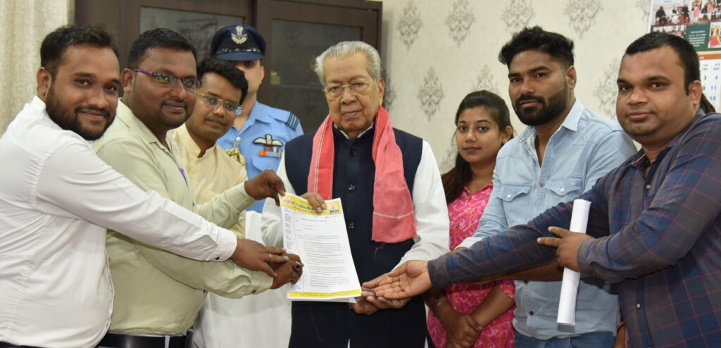 रायपुर : राज्यपाल श्री विश्वभूषण हरिचंदन से छत्तीसगढ़ी भाषा छात्र विकास समिति के सदस्यों ने की मुलाकात