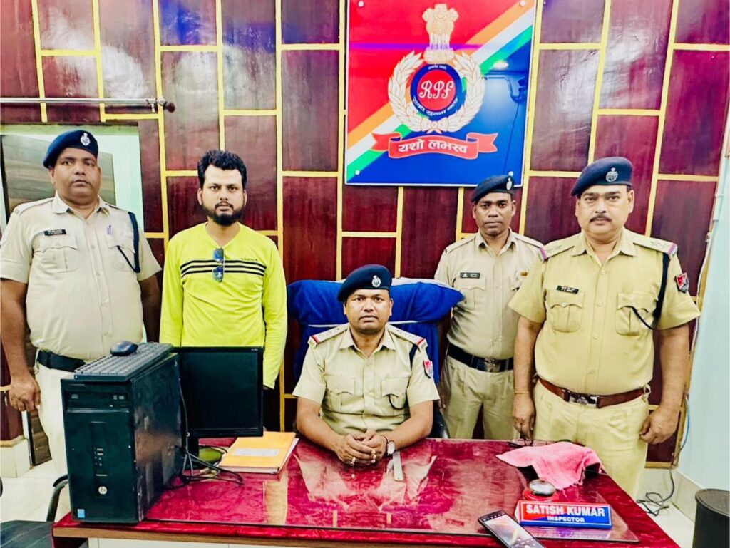 चॉइस सेंटर की आड़ में चल रहा था टिकट दलाली: कोरबा में पर्सनल यूजर आईडी से बनाता था टिकट, 9 टिकट सहित कंप्यूटर-लैपटॉप जब्त…