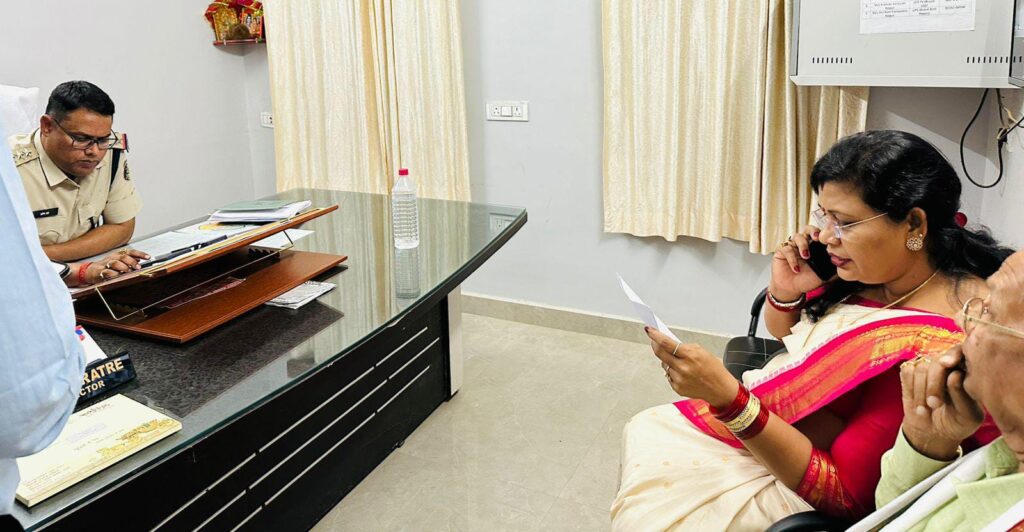 बौखलाए भाजपाई प्रशासन-पुलिस का कर रहे दुरूपयोग, विधायक थाना पहुंचीं