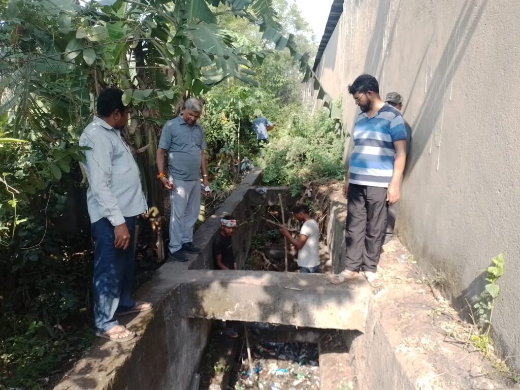 वार्ड क्रमांक 03 में बडे नाले का महापौर ने किया निरीक्षण…मानसून से पहले सभी नालों को साफ करने का दिया निर्देश…