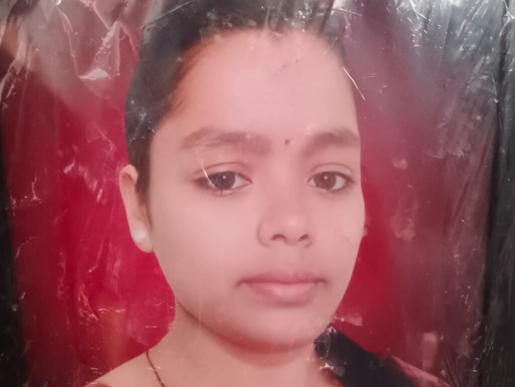 कब्र खोदकर युवती के शव से काट ले गए हाथ-खोपड़ी: छत्तीसगढ़ में ‘काले जादू’ के लिए वारदात; ग्रामीणों की पुलिस से बहस, घेरा थाना…