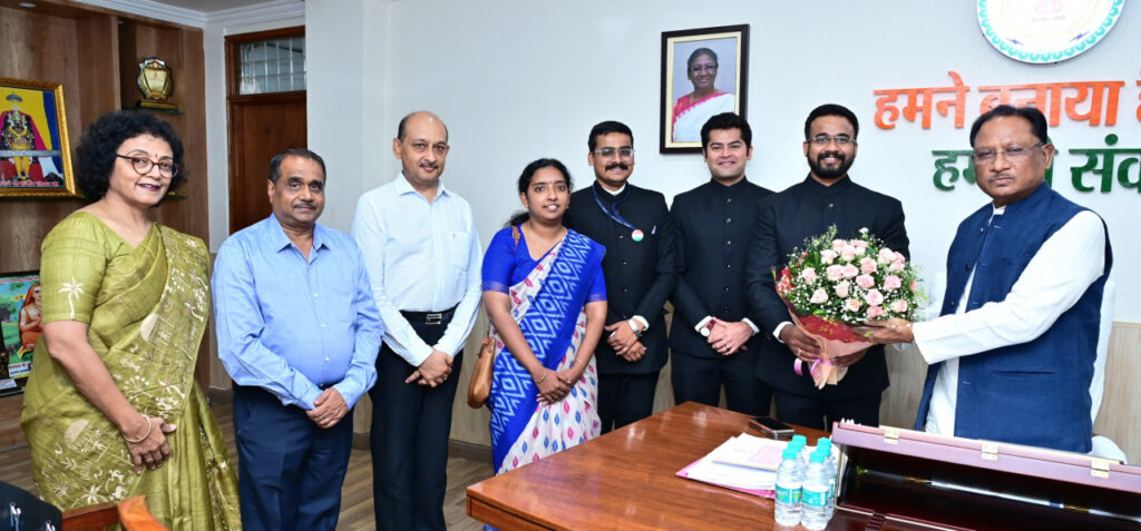 रायपुर : मुख्यमंत्री से भारतीय प्रशासनिक सेवा 2023 के प्रशिक्षु अधिकारियों ने की सौजन्य मुलाकात