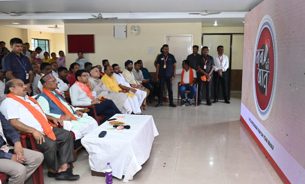 रायपुर : मुख्यमंत्री श्री विष्णु देव साय राजधानी रायपुर के शांतिनगर स्थित स्वदेशी भवन पहुँचे