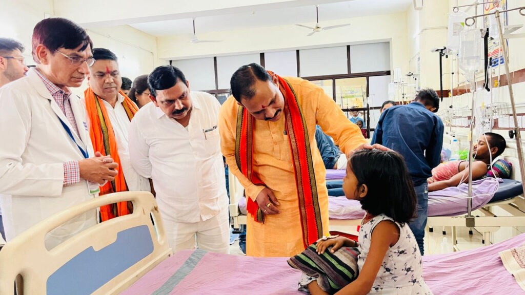 रायपुर : स्वास्थ्य मंत्री श्री श्याम बिहारी जायसवाल ने बलौदाबाजार जिला हॉस्पिटल का निरीक्षण कर लिया जायजा,मरीजों से की मुलाकात…