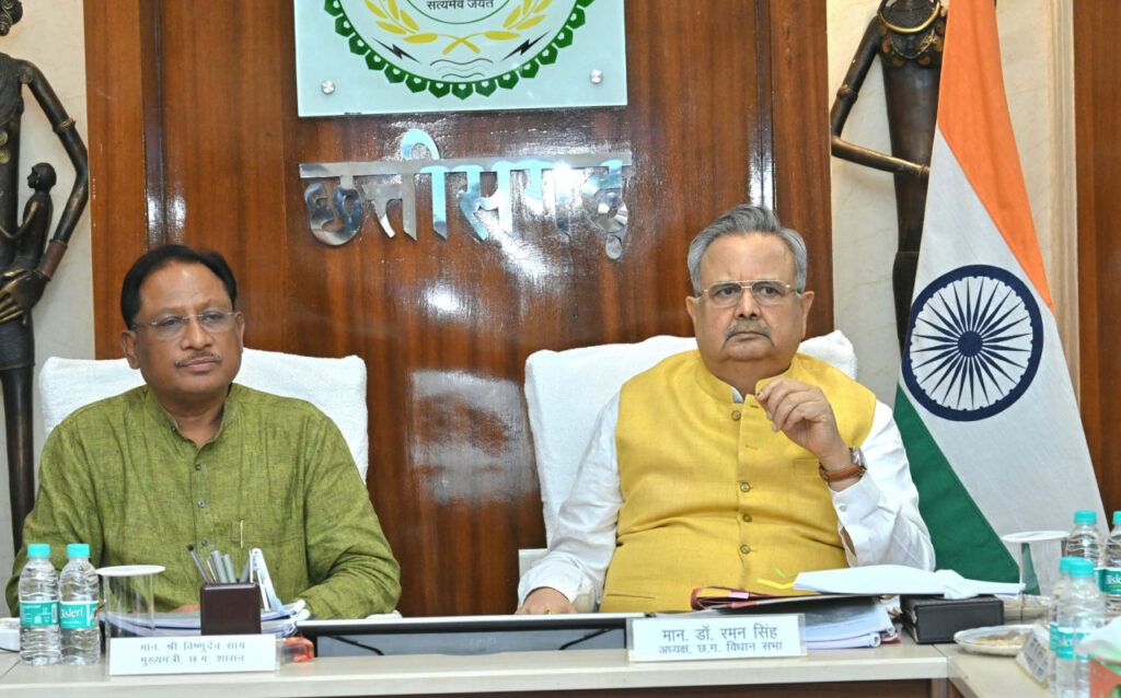 रायपुर : मुख्यमंत्री श्री विष्णु देव साय और विधानसभा अध्यक्ष डॉ. रमन सिंह ने नवा रायपुर में निर्माणाधीन नवीन विधानसभा भवन की प्रगति की समीक्षा की…