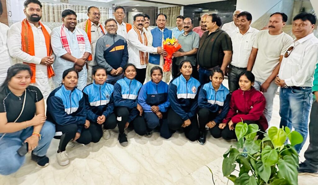 रायपुर : नई दिल्ली में छत्तीसगढ़ जूनियर पावर लिफ्टर्स से मुख्यमंत्री की मुलाकात
