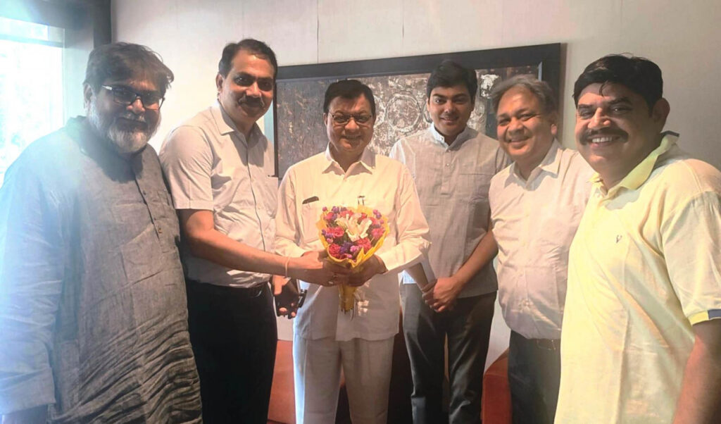 रायपुर : उद्योग मंत्री श्री देवांगन से नई दिल्ली में इंडियन चैम्बर ऑफ कॉमर्स के पदाधिकारियों ने की मुलाकात
