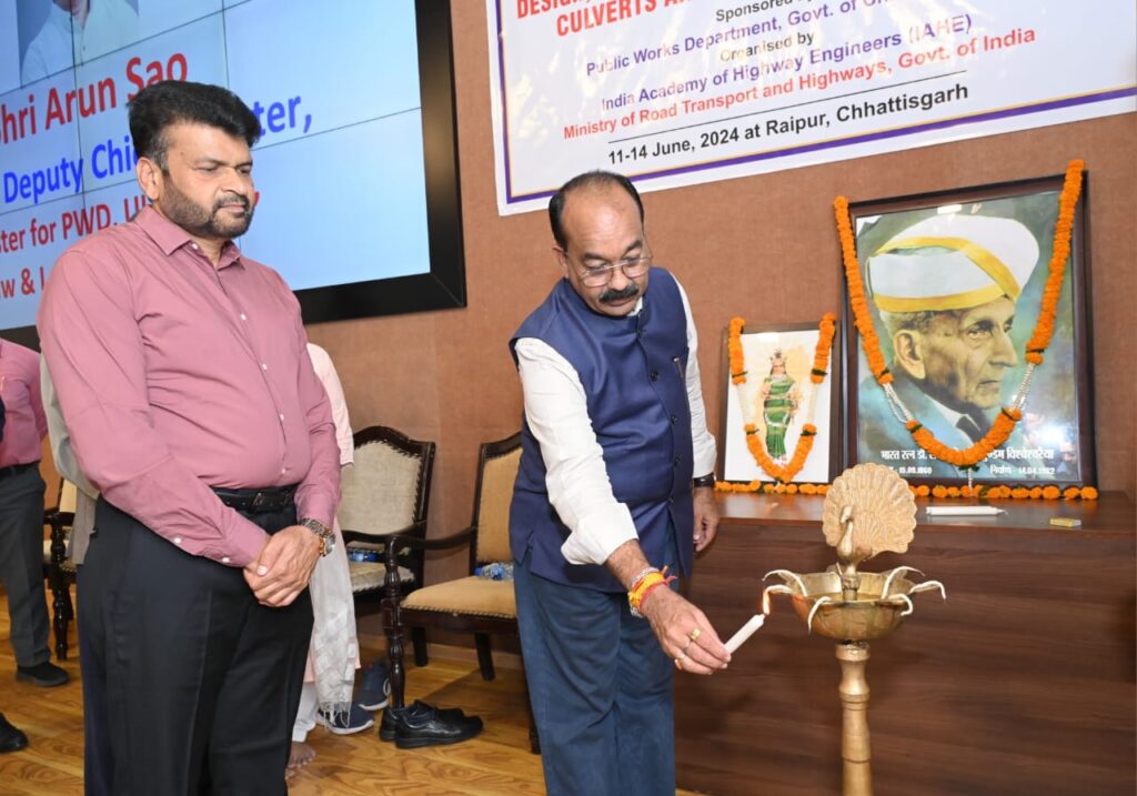 रायपुर : सड़क और पुल-पुलिया निर्माण की नई तकनीकों के ज्ञान से अभियंताओं की बढ़ेगी दक्षता : श्री अरुण साव