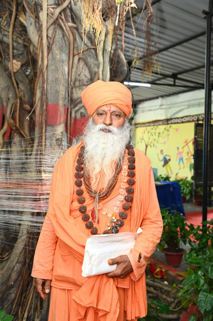 रायपुर : पेंड्रा से आये महंत जी ने कहा कितना उत्साह का माहौल है सबसे पहले इसके लिए आपको बधाई देता हूं