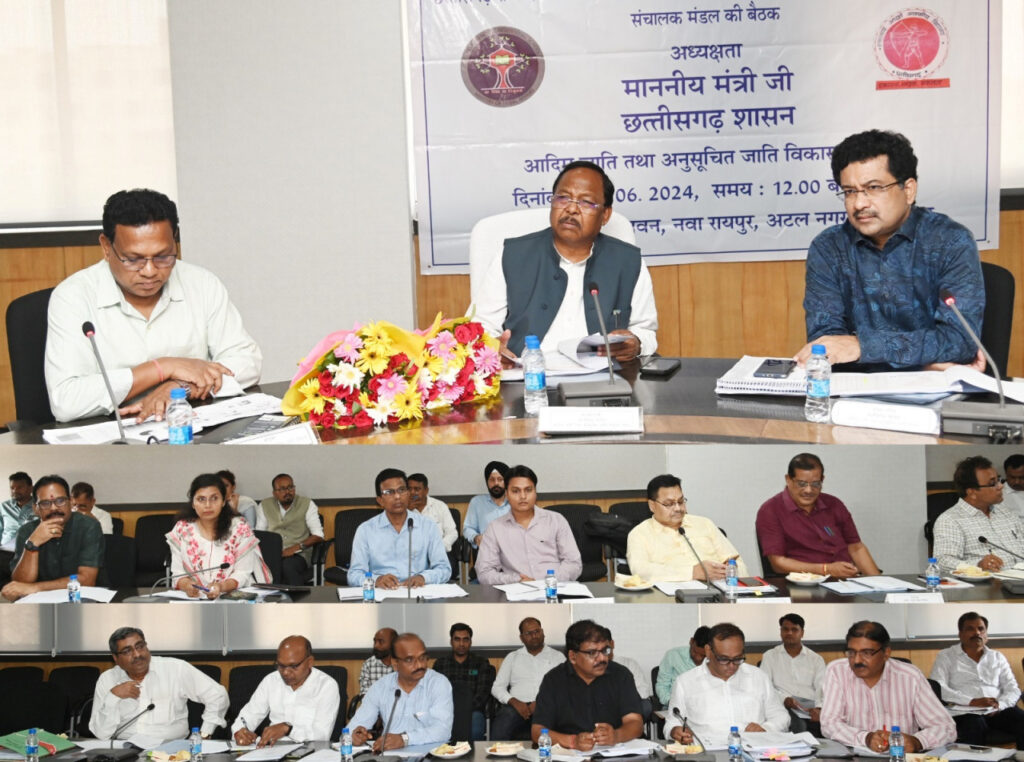 रायपुर : प्रतियोगी परीक्षाओं में प्रयास के बच्चों की भागीदारी को बढ़ाने पर दें विशेष जोर : मंत्री श्री रामविचार नेताम