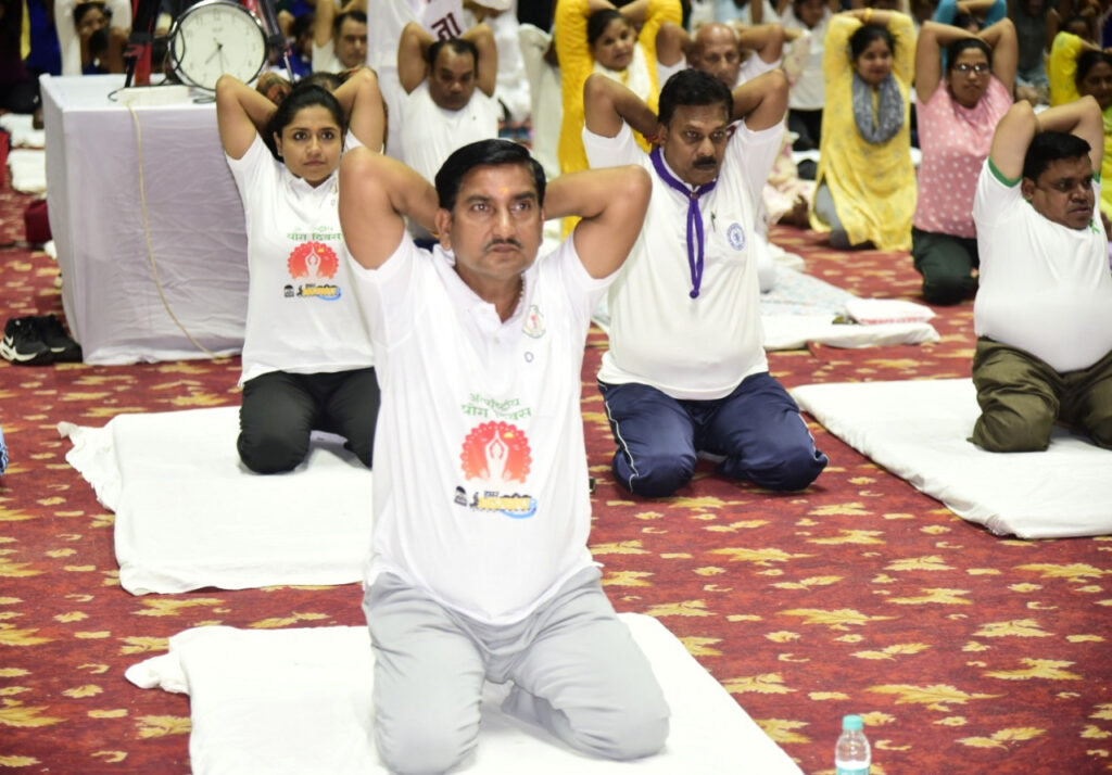 रायपुर : योग से जीवन में आती है सकारात्मकता: केंद्रीय शहरी विकास राज्य मंत्री श्री तोखन साहू