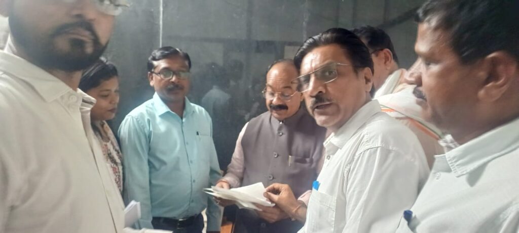 कोतवाली व कालोनी का विकास के लिए पार्षद ने उपमुख्यमंत्री को सौंपा ज्ञापन…