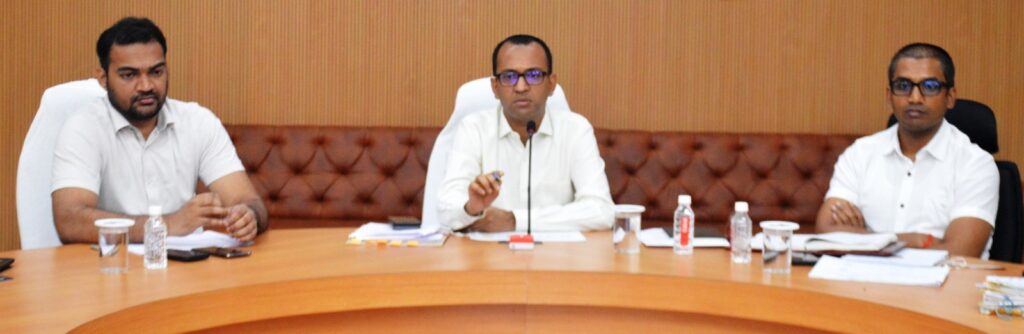 लंबित प्रकरणों पर त्वरित कार्यवाही सुनिश्चित करें, विलंब पर होगी नोटिस जारी: कलेक्टर