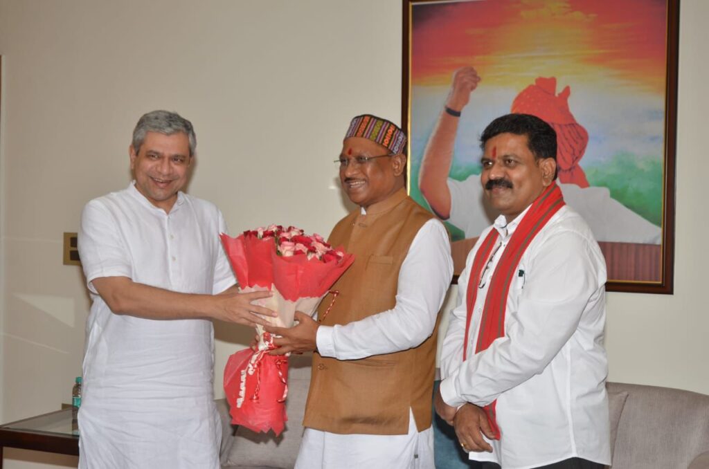 रायपुर : छत्तीसगढ़ के मुख्यमंत्री श्री विष्णु देव साय की केंद्रीय रेल मंत्री श्री अश्विनी वैष्णव के साथ महत्वपूर्ण बैठक: राज्य में रेल परियोजनाओं को मिलेगी नई गति