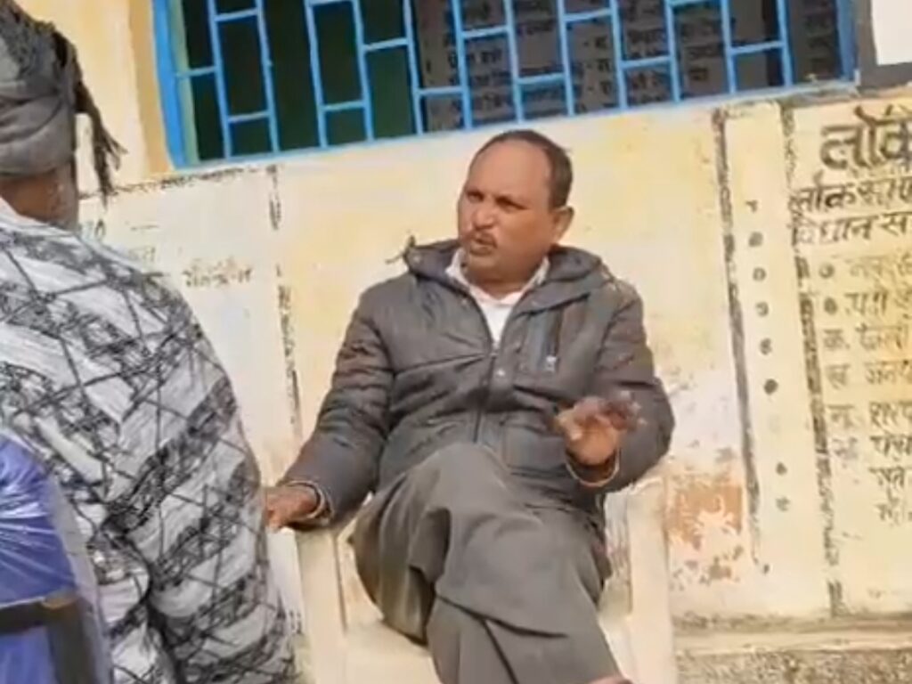 नशे में धुत प्रधान पाठक ने शिक्षक से काम करने के एवज में मांगे 2000 रुपए..वीडियो वायरल…