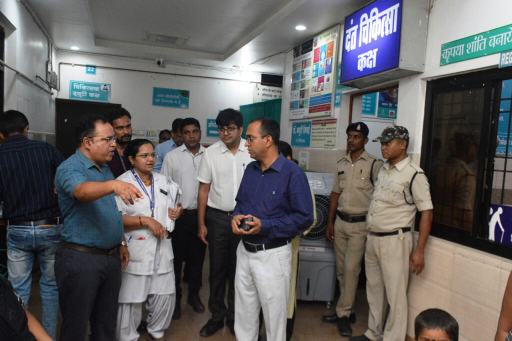 कोरबा : स्टॉफ की उपस्थिति के साथ समय पर हो मरीजों का उपचार : कलेक्टर