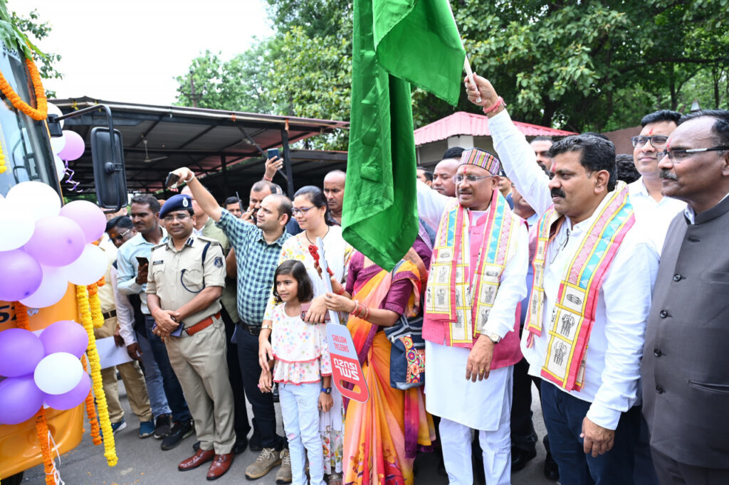 रायपुर : पुलिस परिवार के बच्चों को स्कूल आने जाने के लिए मिली बस की सुविधा