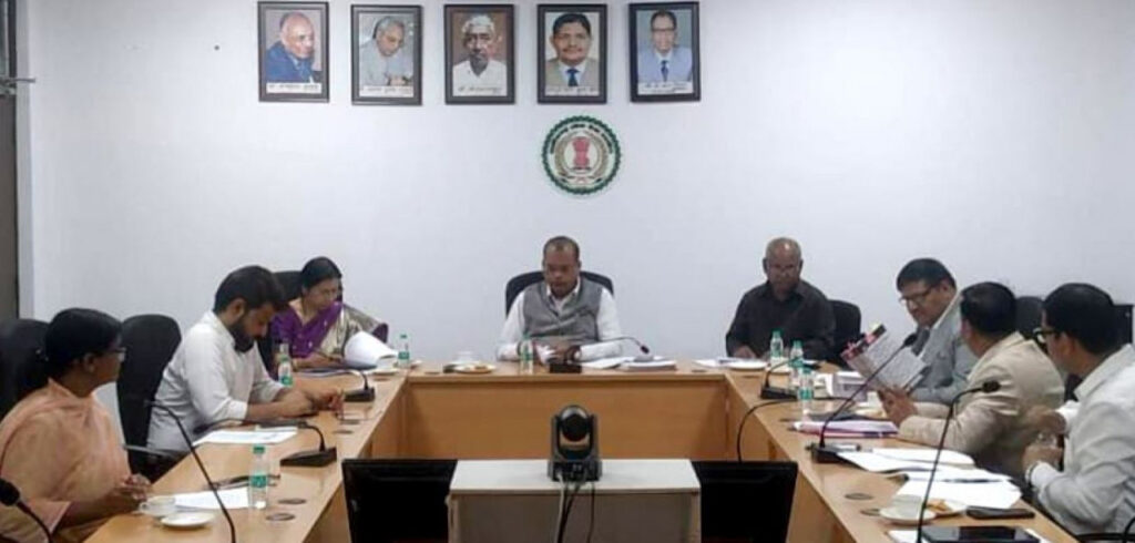 रायपुर : लोक परीक्षा अनुचित साधन निवारण अधिनियम पर आयोजित हुई कार्यशाला