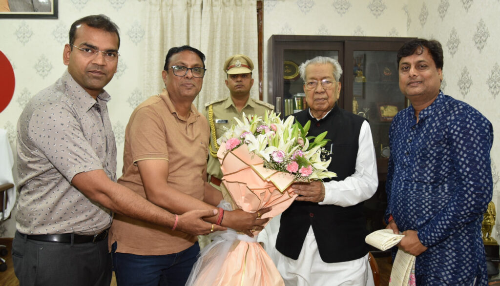 रायपुर : राज्यपाल श्री हरिचंदन से तेरापंथ प्रोफेशनल फोरम के पदाधिकारियों ने सौजन्य भेंट की…