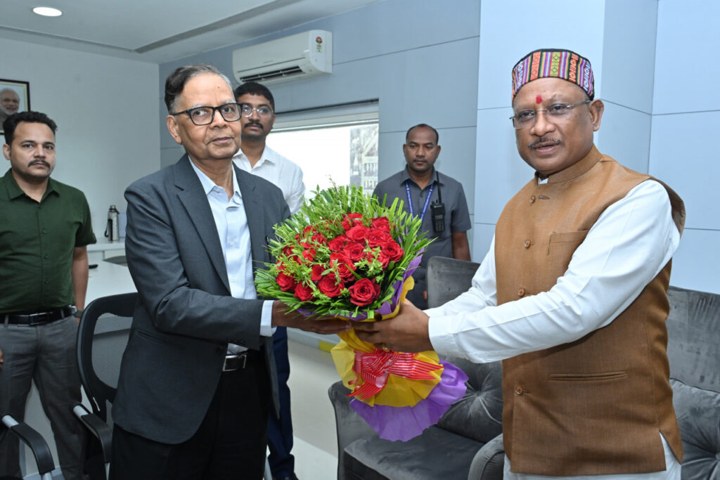 रायपुर : मुख्यमंत्री श्री विष्णु देव साय से 16वें वित्त आयोग के अध्यक्ष श्री अरविंद पनगढ़िया ने सौजन्य मुलाकात की