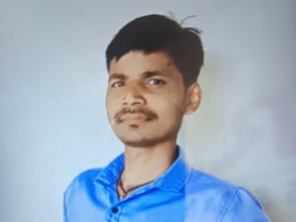 सर्वमंगला रेलवे फाटक में रहस्यमय ढंग से लापता हुआ युवक, तलाश करने पहुंचे परिजन..