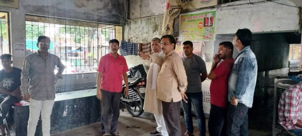 पावर हाउस रोड पवन टाकिज रेलवे फाटक के समीप स्थित दुकानों के सामने पानी के ठहराव की समस्या को दूर करें – महापौर