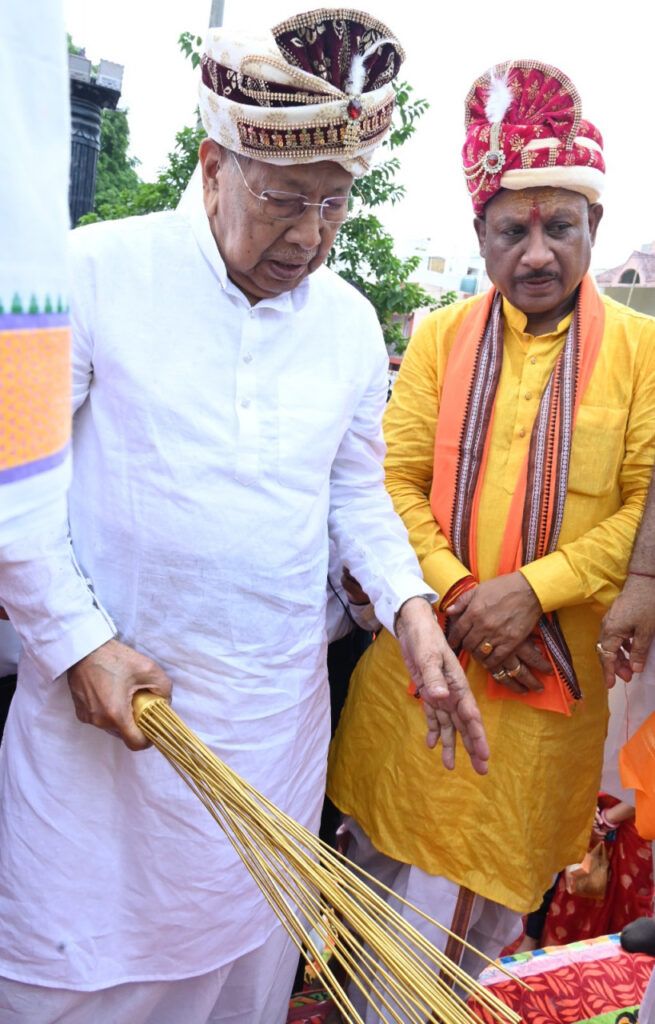 रायपुर : रथयात्रा महोत्सव में शामिल हुए राज्यपाल श्री हरिचंदन