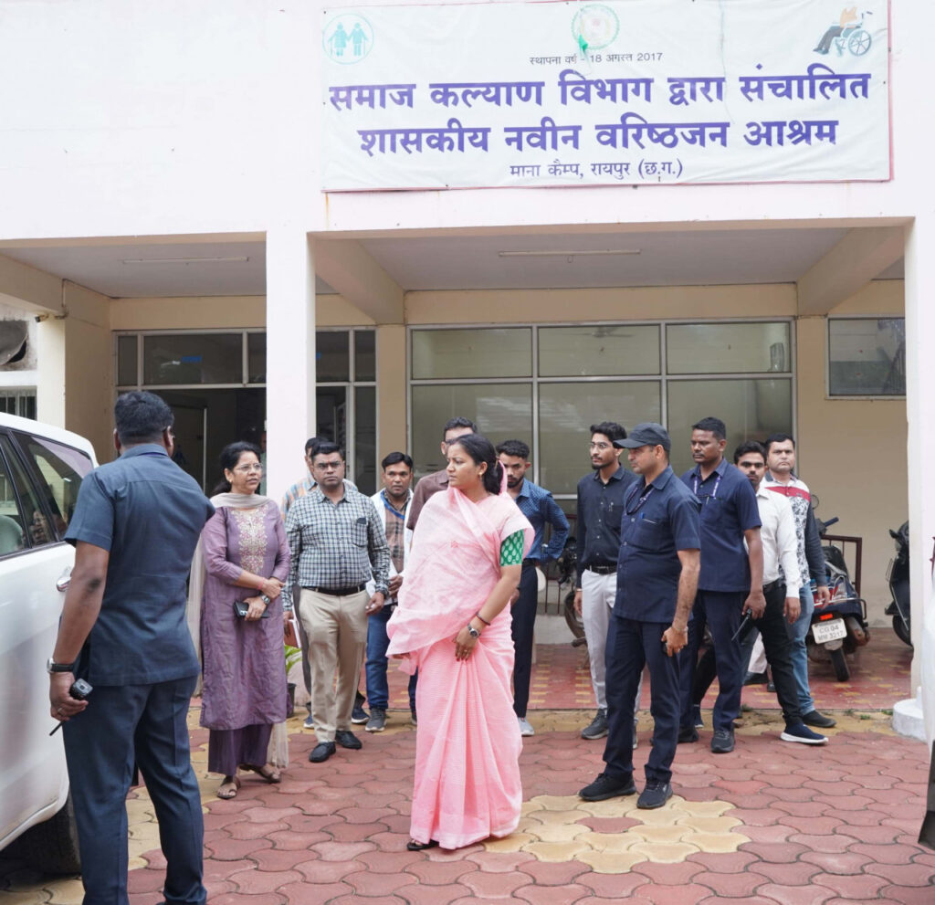 रायपुर : महिला एवं बाल विकास मंत्री श्रीमती लक्ष्मी राजवाड़े ने माना के वृद्धाश्रम एवं दिव्यांग बाल आश्रम का किया औचक निरीक्षण