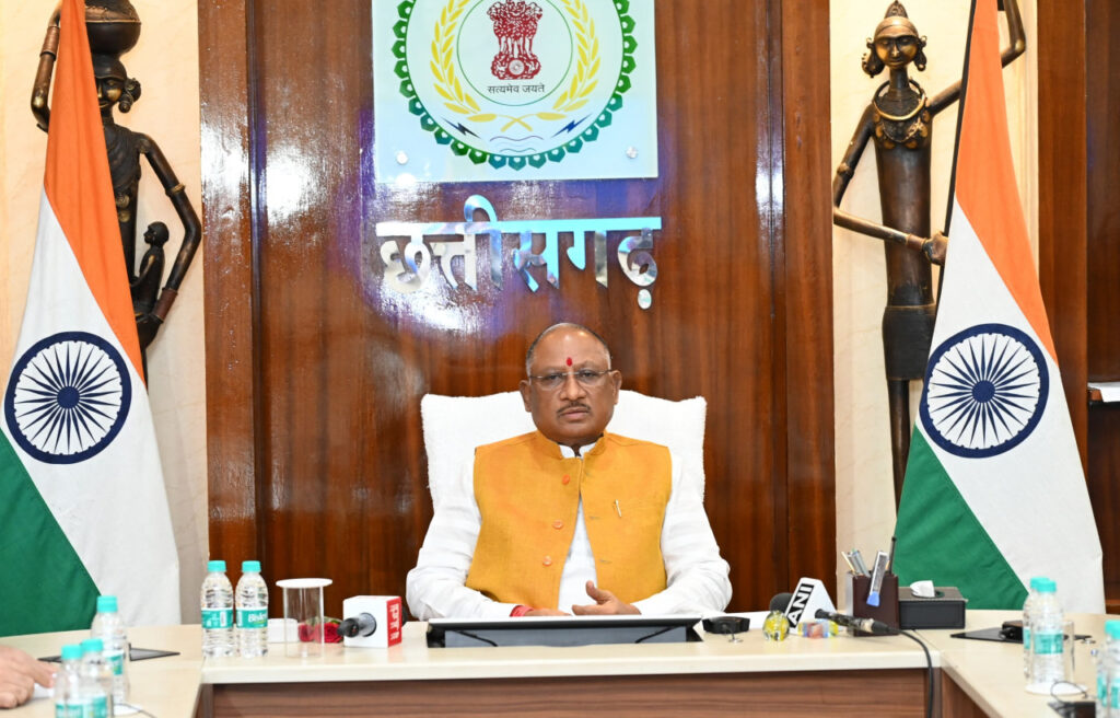 रायपुर : मुख्यमंत्री श्री विष्णु देव साय आज अपने निवास कार्यालय में शिक्षा विभाग के कार्यों की कर रहे हैं समीक्षा…