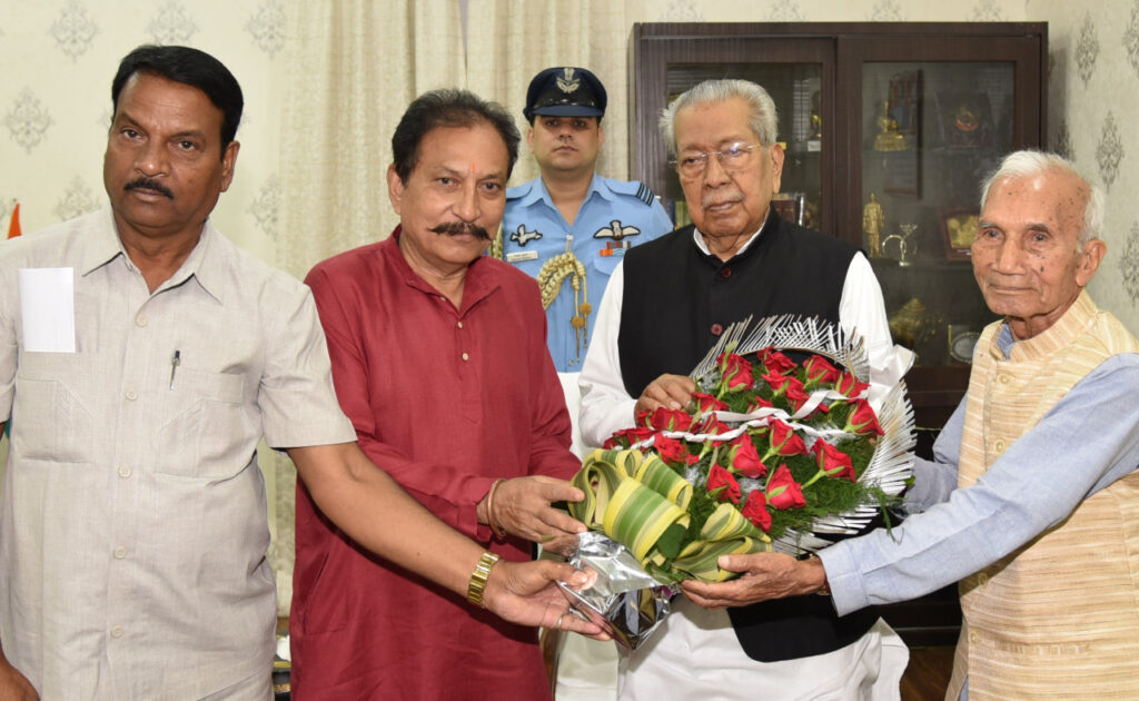 रायपुर : राज्यपाल श्री हरिचंदन से छत्तीसगढ़ हरिजन सेवक संघ के पदाधिकारियों ने की सौजन्य भेंट