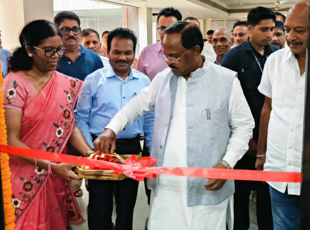 रायपुर : विदेशों में भी हो रही है बस्तर के कोसा कपड़ों की प्रसिद्धि : मंत्री श्री रामविचार नेताम