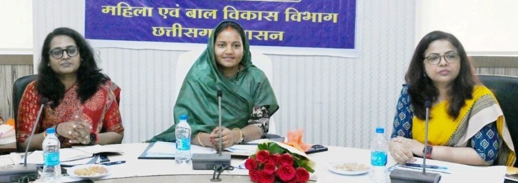 रायपुर : महिला एवं बाल विकास मंत्री श्रीमती लक्ष्मी राजवाड़े ने बच्चों को आंगनबाड़ी में पांच फलदार वृक्ष लगाने की अपील
