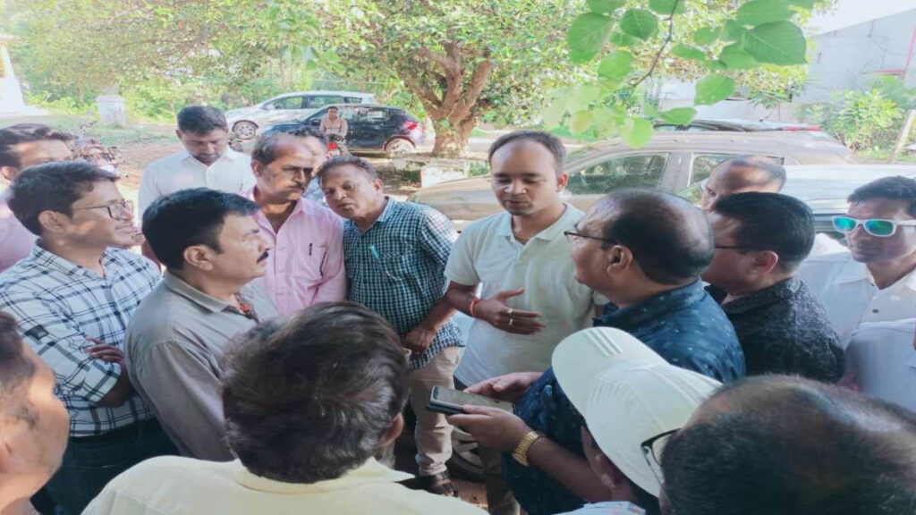 राजस्व कार्यालय में नायब तहसीलदार से मारपीट, आरोपी के खिलाफ मामला दर्ज