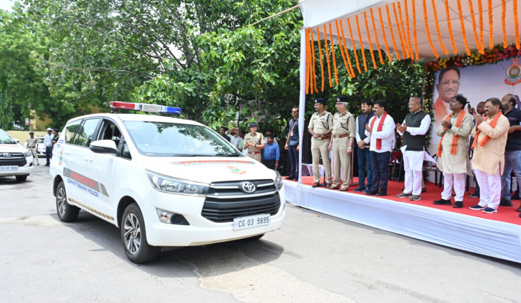 रायपुर : सड़क दुर्घटनाओं में कमी लाना सर्वाेच्च प्राथमिकता, हाईटेक सिस्टम का अधिकाधिक उपयोग कर दुरुस्त करेंगे ट्रैफिक व्यवस्था