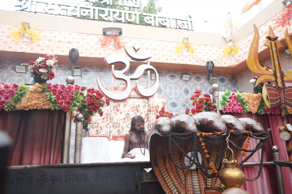 रायपुर : श्री श्री 108 श्री सत्यनारायण बाबा धाम कोसमनारा में दर्शन के लिए पहुंचे मुख्यमंत्री श्री विष्णु देव साय